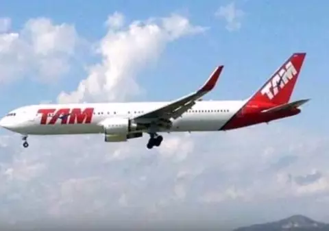 ALERTĂ CU BOMBĂ în avion. Ce s-a întâmplat cu pasagerii | VIDEO