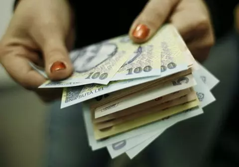 Se schimbă banii în România