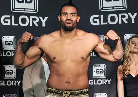 Urmașul lui Iftimoaie în ”Ferma vedetelor” este negru, luptă în K1, are 1,98m înălțime și 117 kg. ^Pro TV a mai domesticit o fiară!