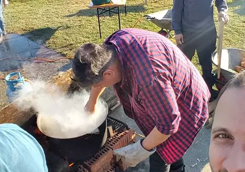 Bodo (Proconsul) a gătit singur ”pomana porcului” pentru colegii și prietenii săi