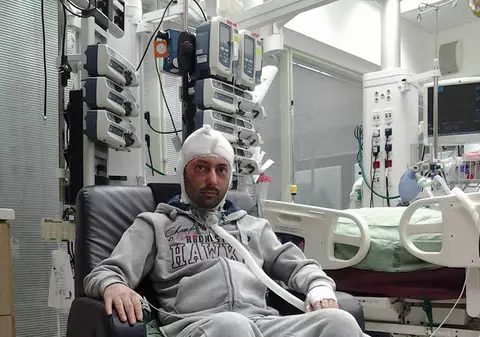 Veste bună despre unul dintre tinerii răniți grav în incendiul de la Colectiv: ”A început să vorbească și să meargă” | VIDEO