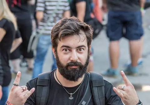 Fotograful Cătălin Ilnițchi, rănit în incendiul de la Colectiv, va petrece sărbătorile acasă, cu familia