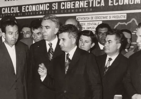10 lucruri neștiute despre Nicolae Ceaușescu. Pe cine a sărutat dictatorul după moarte și la ce premiu visa