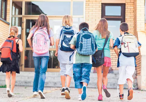 Trei elevi din Capitală, intoxicați cu o substanță necunoscută. Medicii au ajuns de urgență la școală