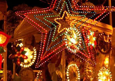 Lămpile și ghirlandele luminoase de Crăciun atacă un element ”vital” al locuinței. Află despre ce este vorba!