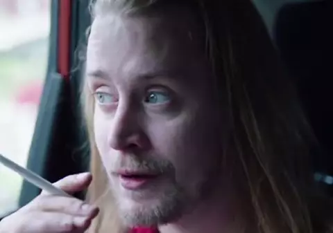 Macaulay Culkin revine într-o parodie după "Singur acasă", la 35 de ani. Vezi aici continuarea celebrei comedii | VIDEO 