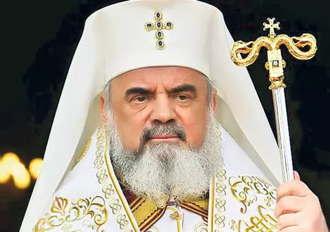 Patriarhul Daniel "se leapădă" de coloană oficială | VIDEO