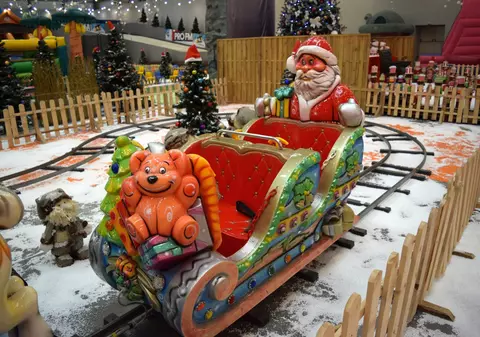 (P) Cel mai mare regat al iernii, Santa Claus Kingdom, revine la Divertiland Playland