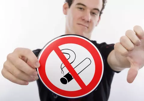 70 de români mor zilnic din cauza afecțiunilor induse de fumat. Îți mai arde să aprinzi țigara? 