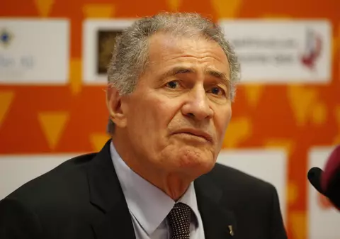 El e inamicul. ^Președintele IHF, Hassan Moustafa, carotează în culise calificarea naționalei feminine la Rio. FRH: ”Ne exprimăm public nemulţumirea”