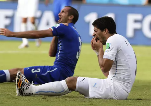 ”Canibalul” Luis Suarez revine în naționala Uruguayului într-un joc total cu Brazilia