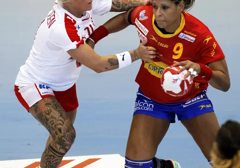 O handbalistă de la Mondiale le dă clasă fotbaliștilor în materie de tatuaje