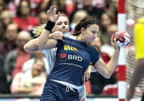 Costică Buceschi, secundul de la handbal, despre cât de greu să-ți antrenezi copilul: ”Eliza face diferența la Olimpiadă”