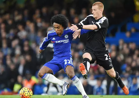 Britanicii, pe teren de Boxing Day. ”Panti” a ratat întâlnirea cu fosta echipă. Rezerva lui a luat căruța de goluri! Liverpool a bătut ”vulpile”. Man. United, înfrântă, Chelsea s-a chinuit la primul meci al lui Hiddink. Arsenal, desfiinţată de "sfinţi" / VIDEO