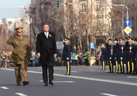 Alarmă falsă la parada militară. Un bărbat înarmat ar fi încercat să ajungă lângă preşedintele Iohannis 