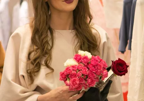 Cât de frumoasă e fetiţa Iuliei Albu! Mikaela o ia pe urmele mamei