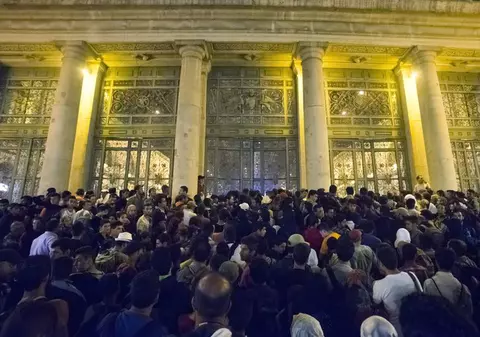 ATENTATE PARIS | Unul dintre teroriștii de la Paris a trecut pe la Budapesta și a recrutat complici