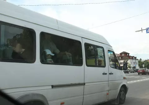 Și-a uitat actele acasă și a vrut să iasă ilegal din țară! O mămică și-a ascuns fetița sub o pătură în loc să se întoarcă acasă după documente