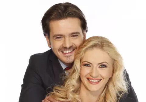 Catinca, fetiţa lui Mihai Petre, apare în premieră alături de părinţii ei într-un pictorial!
