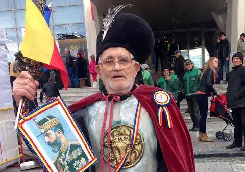 Mândrește-te, române! Costumele populare au fost «uniformă» pentru ziua de 1 Decembrie | FOTO
