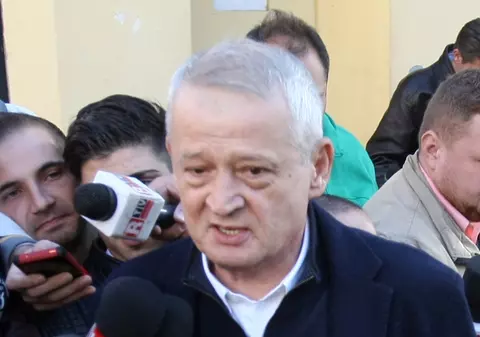 Nu poate fi îngrijit de iubită! DNA a scos-o din căminul conjugal pe Adriana Niță, partenera de viață a fostului primar al Capitalei