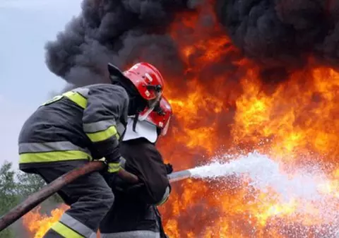 Incendiu de proporții în California. 10.000 de familii, inclusiv mama lui Melanie Griffin, evacuate