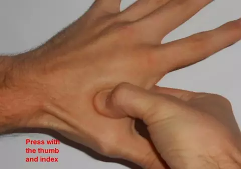 7 secrete budiste. Cum te ajuta incrucisarea degetelor