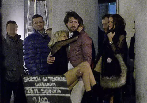 Fetele porno ale tenisului mondial! Agnieszka a pozat goală, iar ^sora ei, Ursula, a ieșit beată dintr-un club, cu părțile intime la vedere / FOTO