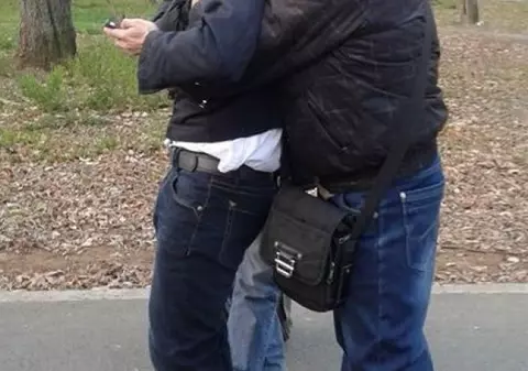 Bărbat reținut cu forța de controlorii RATB. Care a fost reacția Regiei | VIDEO