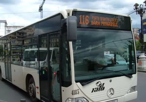 Incident într-un autobuz din Bucureşti. O femeie a ajuns de urgenţă la spital