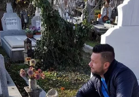 Ce a făcut acest român într-un cimitir i-a şocat pe toţi! A devenit viral pe internet
