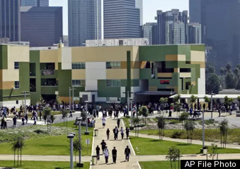 Alertă de securitate la Los Angeles! Toate școlile au fost închise după amenințări cu bombă 