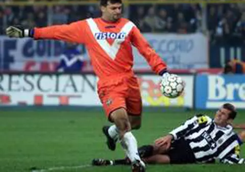 S-a stins din viață portarul ceh Pavel Srnicek! I s-a făcut rău în timp ce făcea jogging