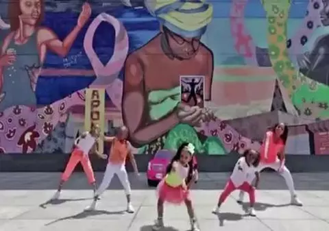 O fetiță de patru ani este protagonista celui mai vizionat videoclip pe YouTube din 2015 | VIDEO