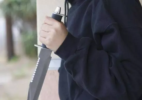 EXCLUSIV / Răzbunare cruntă a unor elevi. Au vrut să-și omoare colegul pentru că le-a ”ciufulit” amica