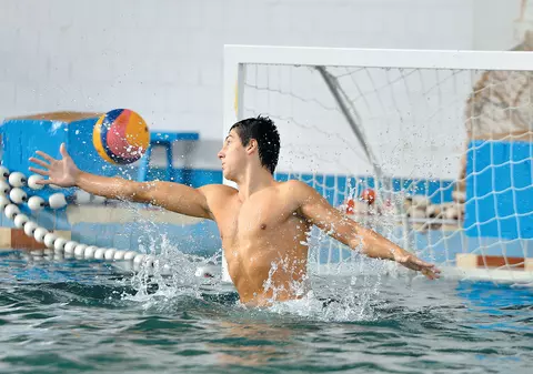 ”Il Fenomeno”, copilul care ne-a dus la turneul preolimpic. Mariuș Țic a învățat să înoate în 10 zile! Ambiția părintelui! Portarul, ofertat din străinătate