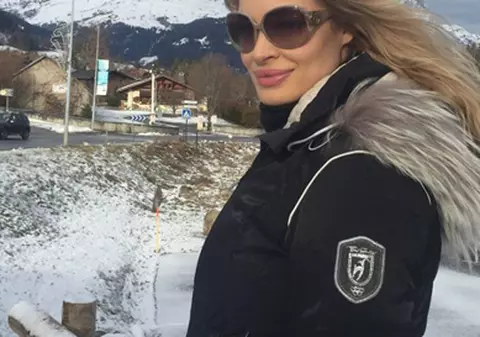 În plin scandal, Valentina Pelinel e cu zâmbetul pe buze și se distrează departe de țară
