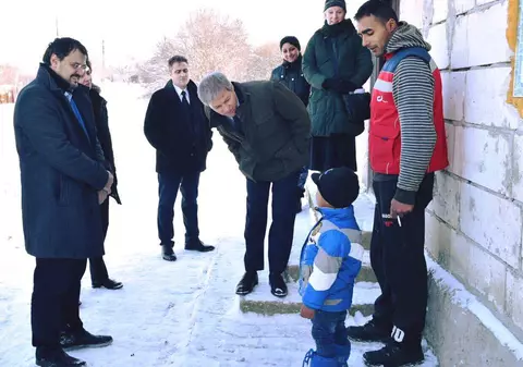 Premierul Dacian Cioloş vrea ca toţi copiii din România să poată beneficia de educaţie