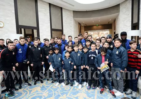Steliștii, vizitați de copiii de la Școala Socială de Fotbal. Apoi TRX! ^De mâine, stagiu în Turcia. Bourceanu n-a plecat!/ FOTO&VIDEO