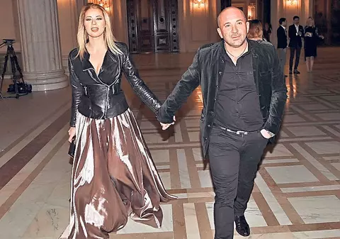 Suflă şi-n iaurt! De ce nu se mută Roxana Nemeş cu iubitul