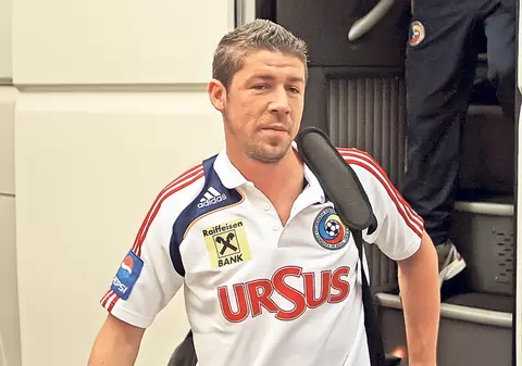 Un fost mare fotbalist a fugit de-acasă cu soţia adulterină a unui milionar. ACUM SE PREGĂTESC DE DIVORŢ LA PĂTRAT | EXCLUSIV