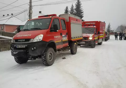 A născut în Bulgaria pentru că la noi erau închise drumurile! Pompierii au salvat sute de persoane blocate în nămeți