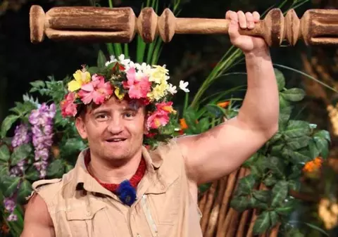 Un site aruncă bomba: Moroșanu are alt nume în ”buletin”! Actele vorbesc: a fost mai bine plătit ca măscărici TV decât ca luptător K1!