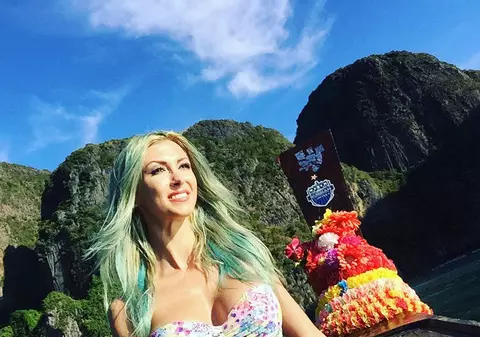 Tânjește și ea la nota zece…Cum o imită Andreea Bălan pe Nadia Comăneci
