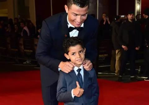 Cristiano Ronaldo mai vrea un copil! Caută o mamă surogat