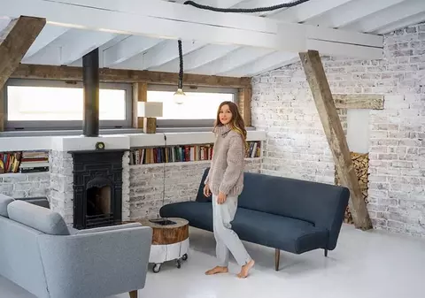 Dana Rogoz, în cămașă de noapte și complet nemachiată. "Ne-am pregătit ghetuțele"