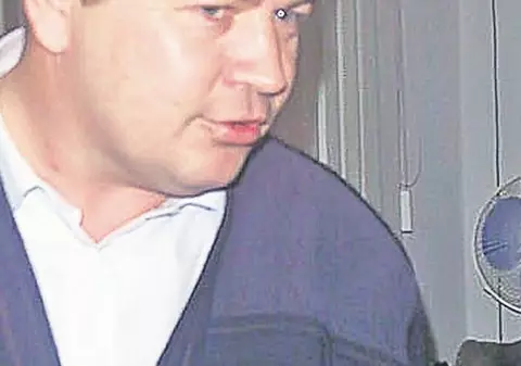 Elicopterul în care se afla miliardarul Dorinel Umbrărescu a aterizat de urgenţă pe un câmp din Vrancea