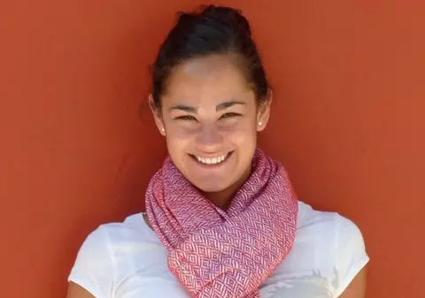 O tânără atacată cu acid sulfuric şi-a arătat pentru prima dată chipul mutilat | FOTO