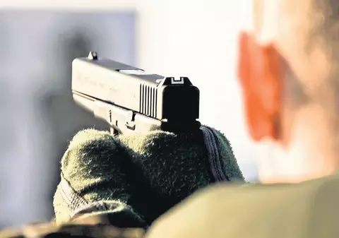 Legea privind regimul armelor și munițiilor închide portițele românilor spre armele letale