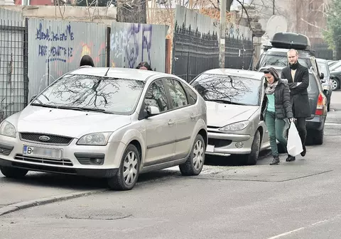 Propunerea senatorului Valeriu Todirașcu de a elibera trotuarele de mașini stârnește controverse printre oamenii legii «Măsura nu se poate aplica în București»